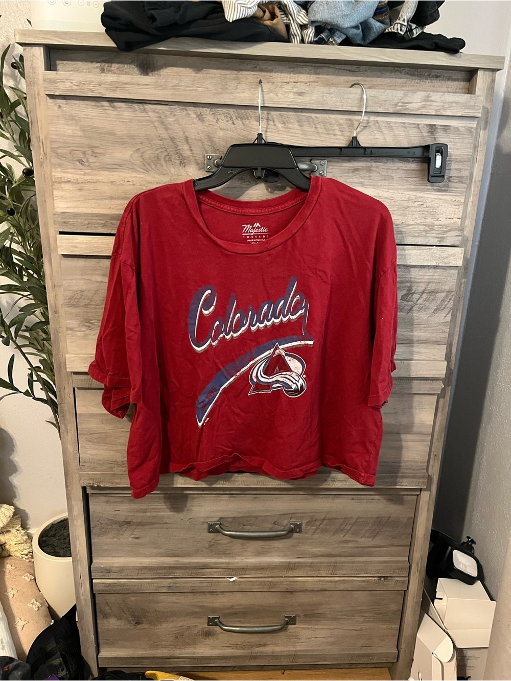 Majestic Red Colorado Avalanche Cropped Graphic Tee